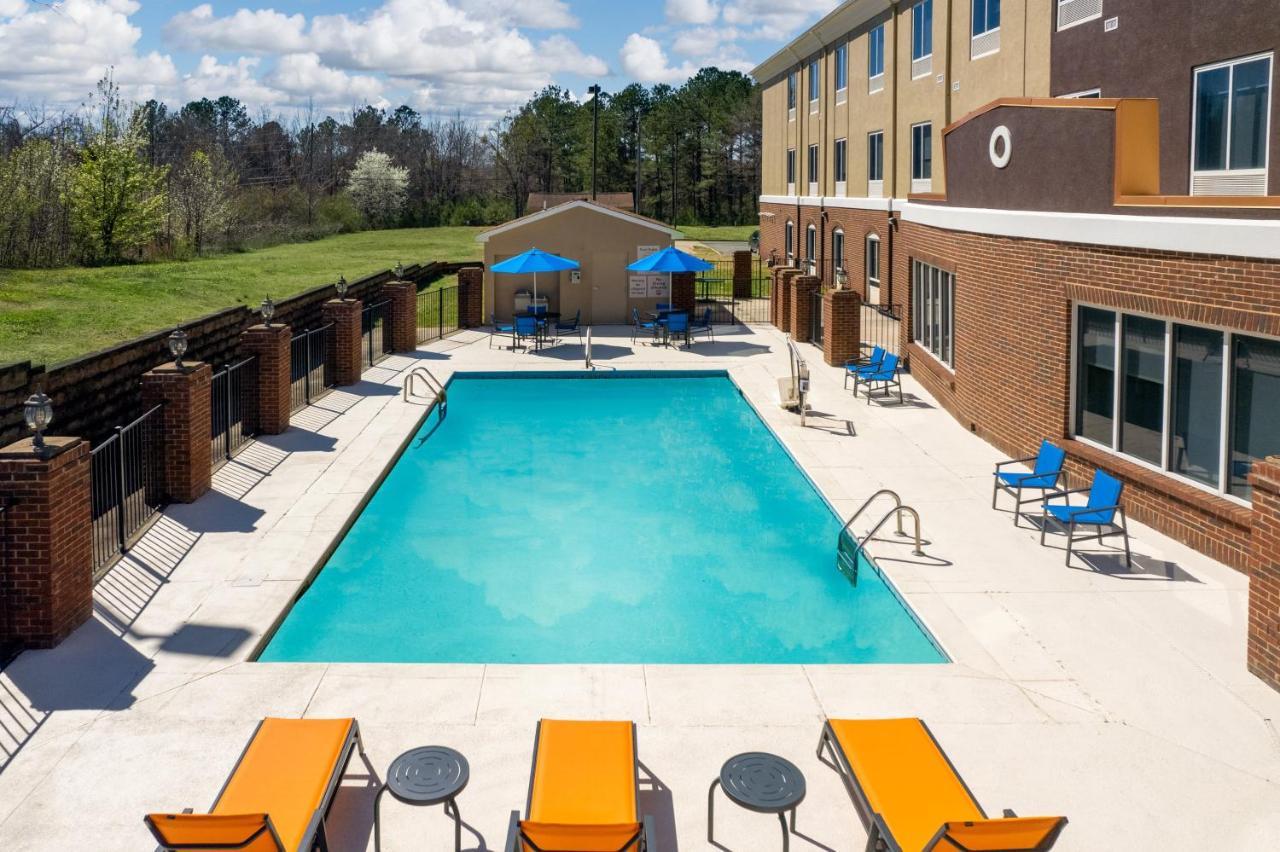 Holiday Inn Express Hotel & Suites Talladega By Ihg Exterior foto