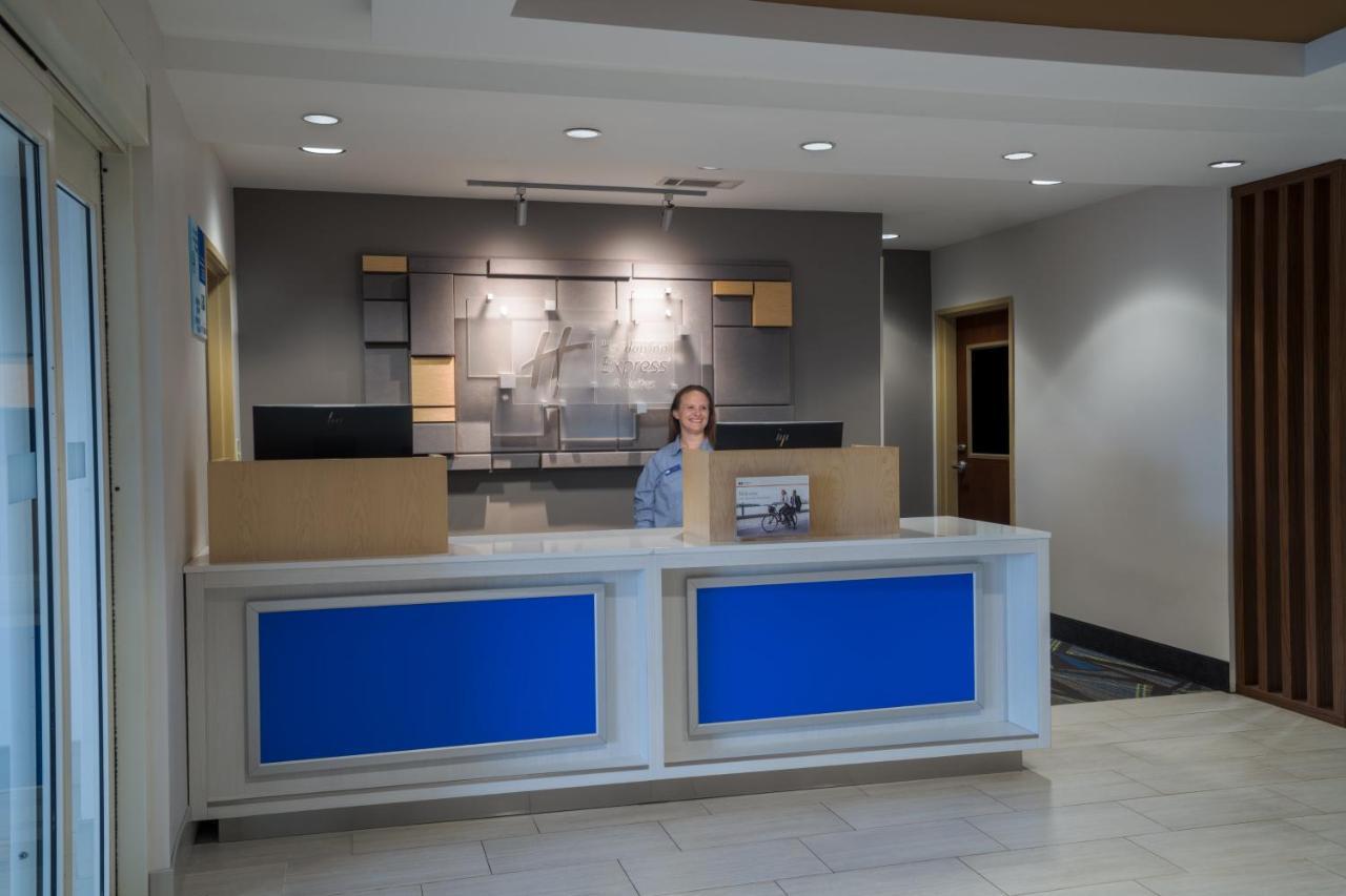 Holiday Inn Express Hotel & Suites Talladega By Ihg Exterior foto