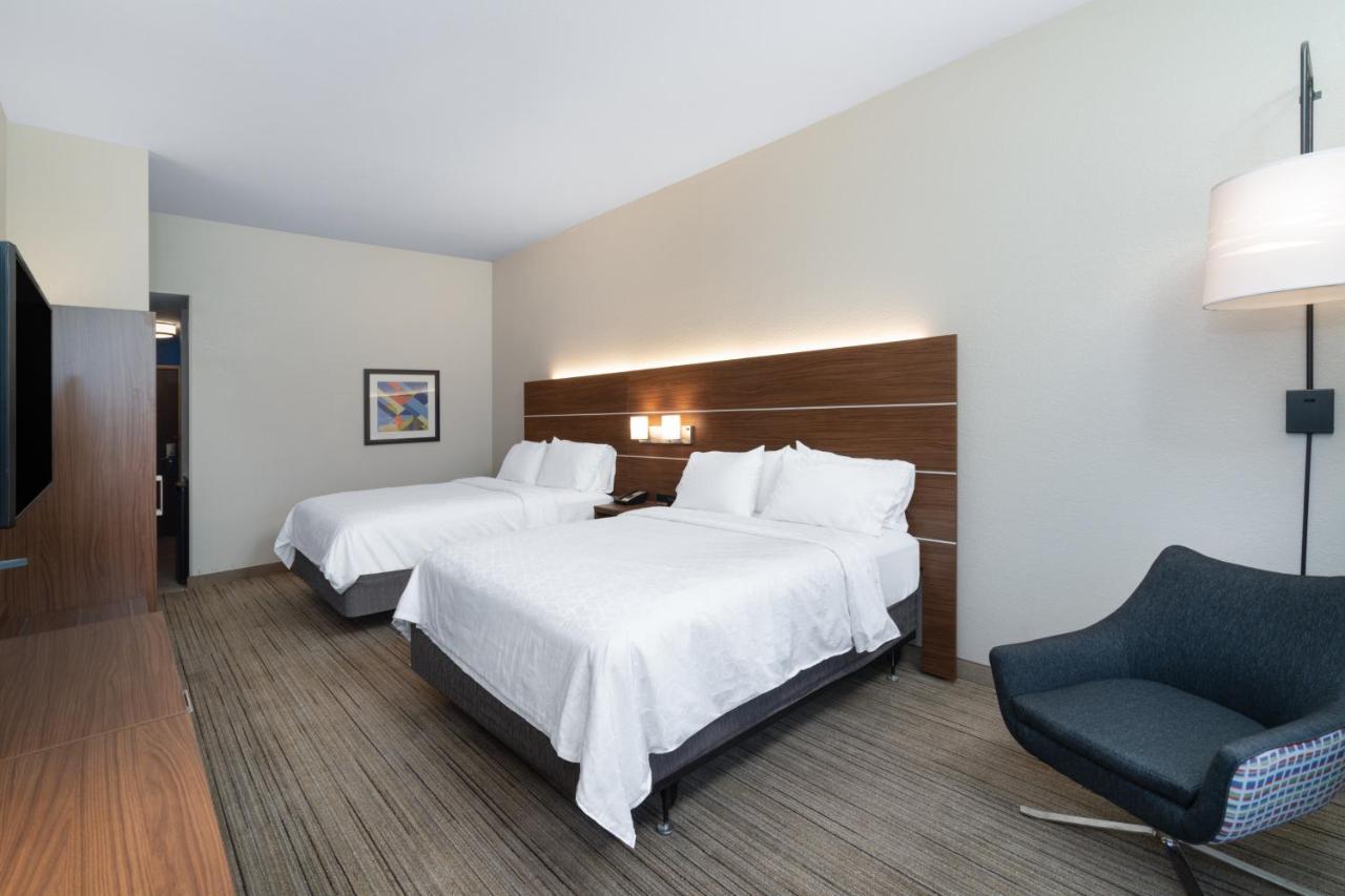 Holiday Inn Express Hotel & Suites Talladega By Ihg Exterior foto